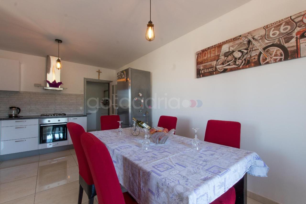 Apartment Vesna With Balcony & Free Parking Makarska Exterior photo